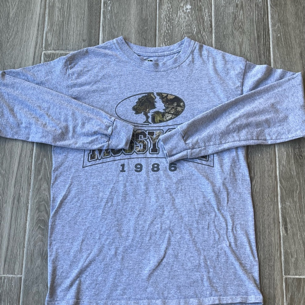 Grey men’s mossy oak vintage sweater